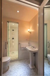 Small bathroom design - Virtus Design, New York, NY